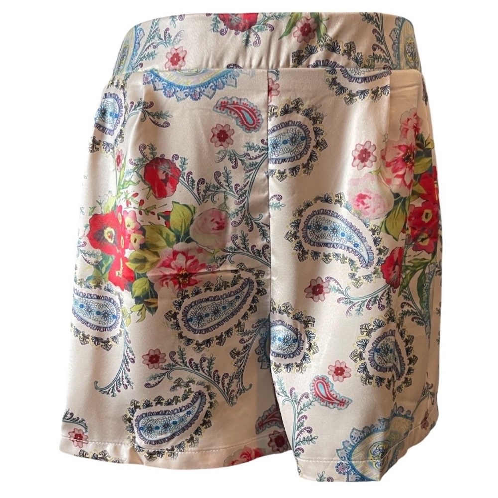 Umgee Floral Paisley Cream Women's Shorts, size L, NWT - Picture 2 of 13